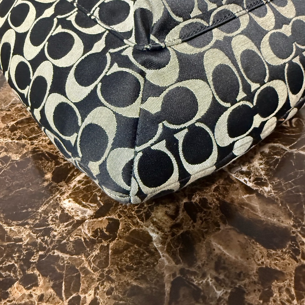 Black and Cream Signature Pattern Hobo Shoulder Bag - Picture 12 of 14